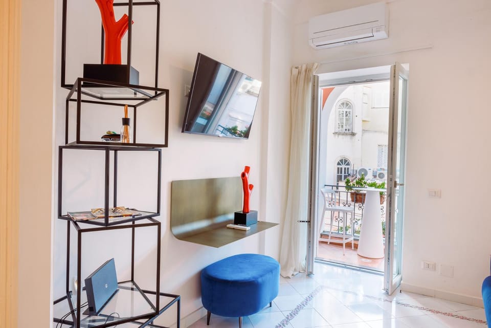 Communal lounge/ TV room, View (from property/room), Balcony/Terrace, City view, internet