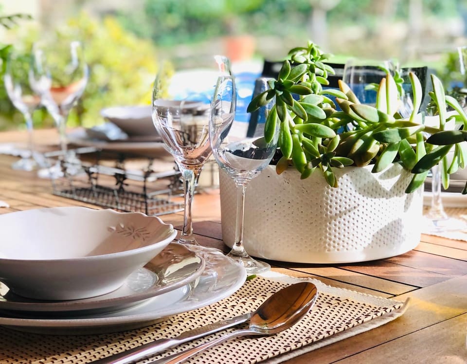 Garden, Food and drinks, Dining area, Food, Garden view, Drinks