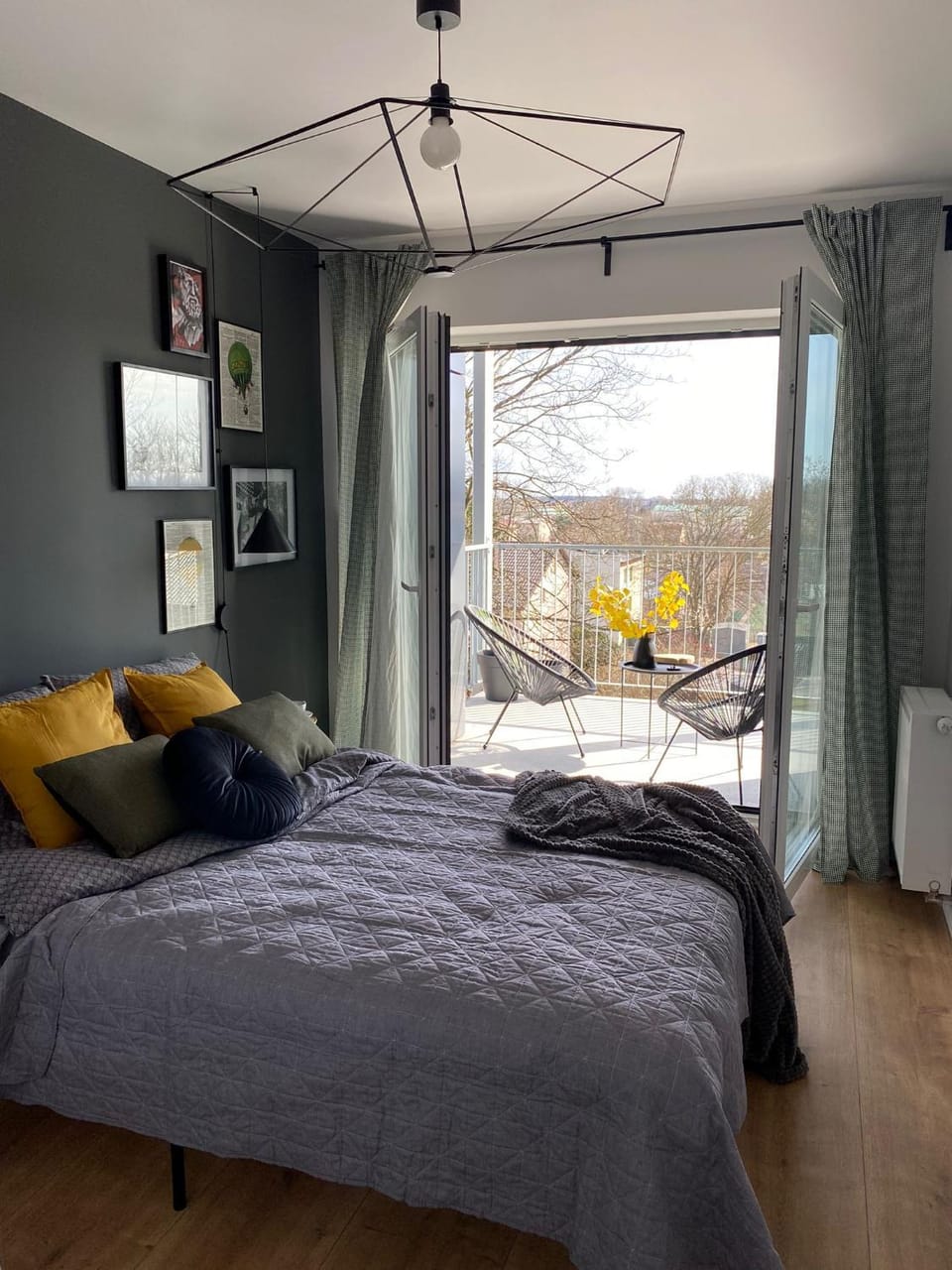Photo of the whole room, Bedroom