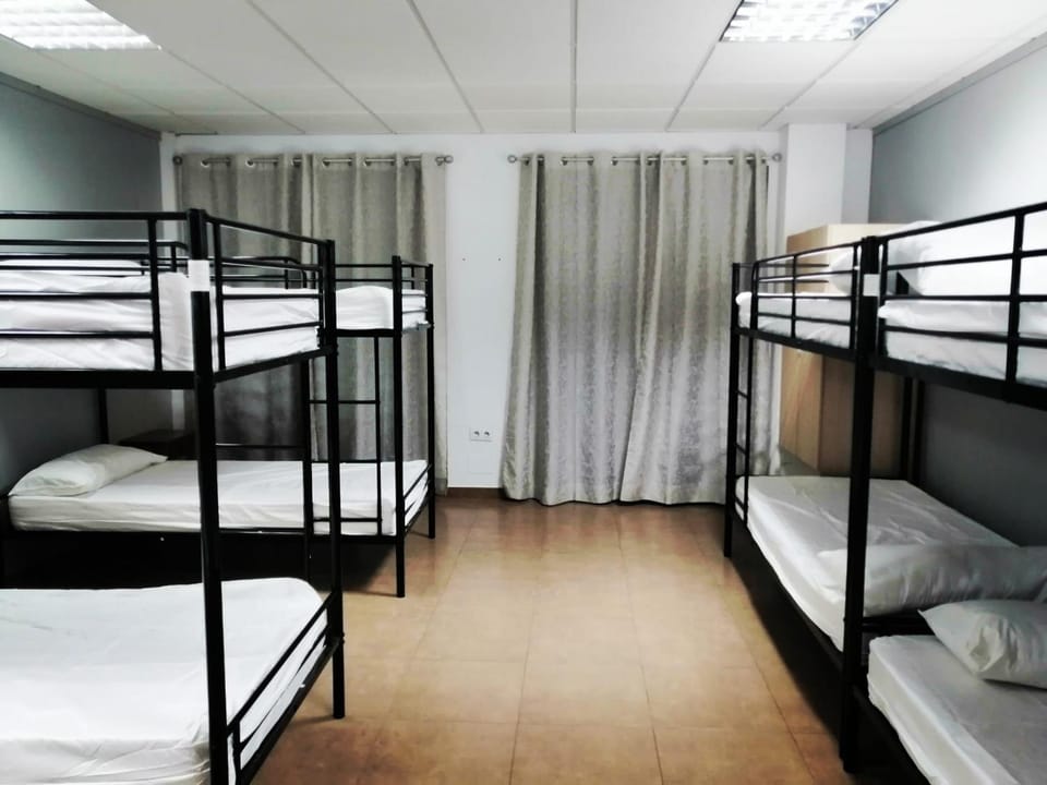 Restaurant/places to eat, Bed, Spa and wellness centre/facilities, Photo of the whole room, Bedroom, bunk bed