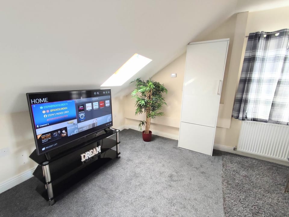 Communal lounge/ TV room, TV and multimedia, Evening entertainment