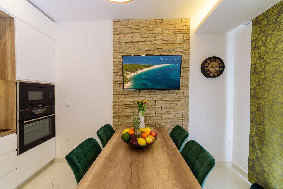 Seating area, Dining area