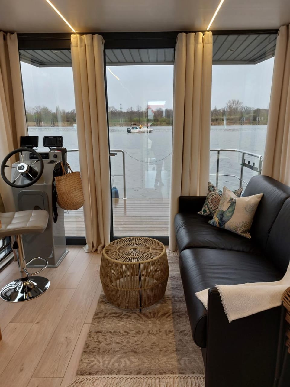 View (from property/room), Living room, River view