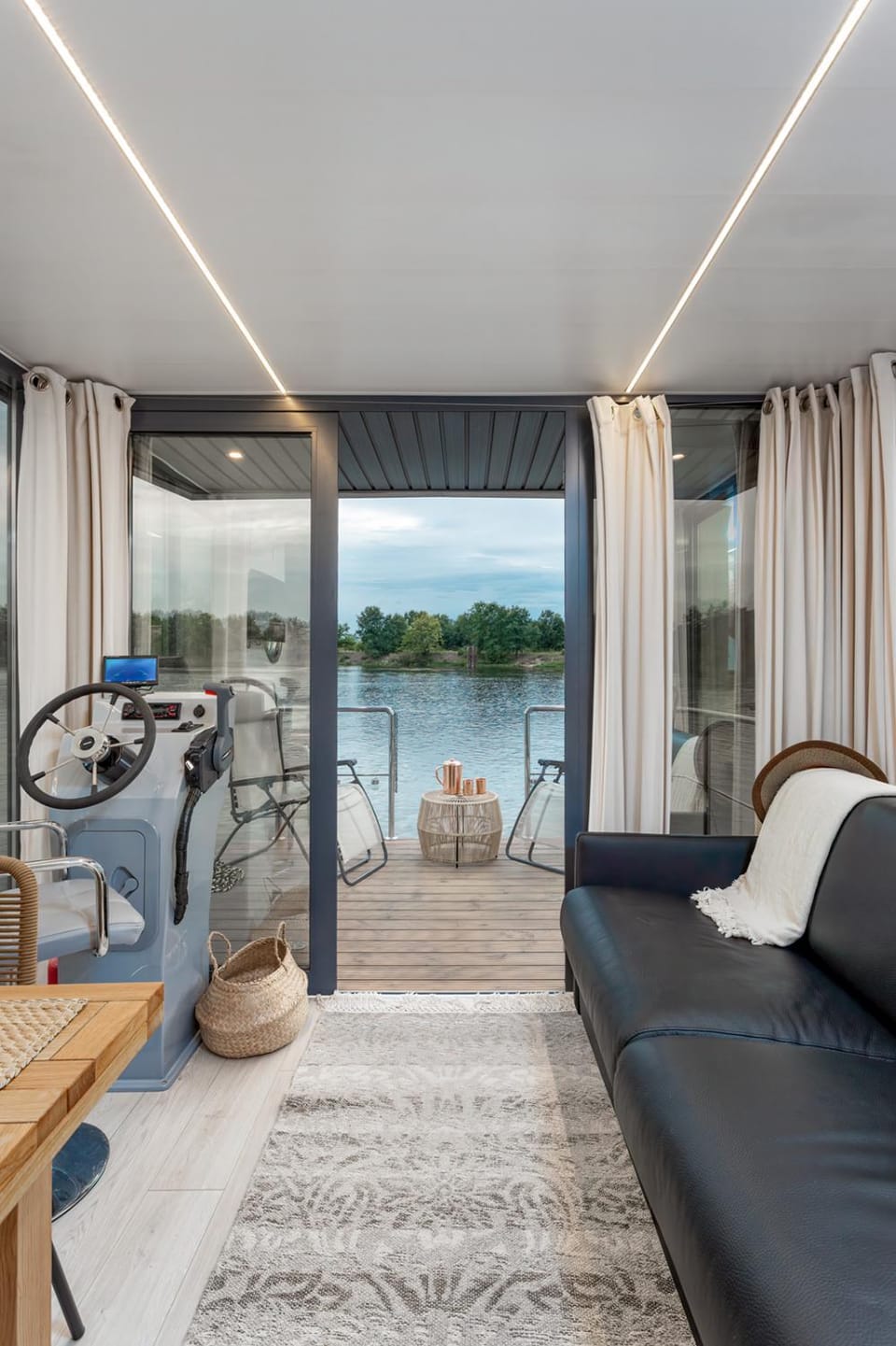Living room, Seating area