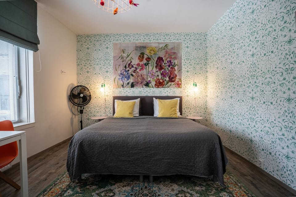 Neon Nights Studio Apartment in Groningen