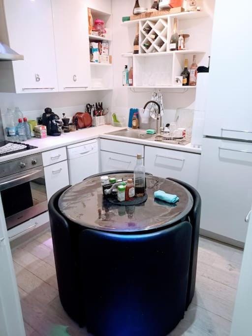 Kitchen or kitchenette, Dining area, Communal kitchen