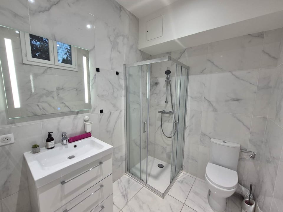 Studio rénové au centre ville (15 min de la plage) Apartment in Nice