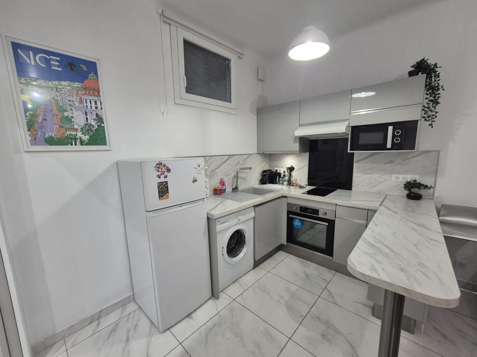 Studio rénové au centre ville (15 min de la plage) Apartment in Nice