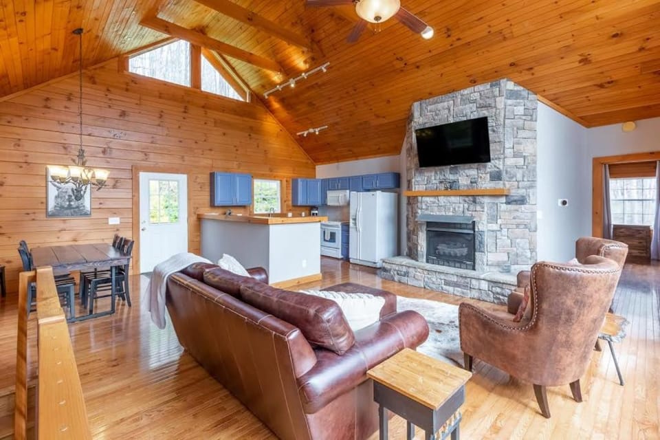 Bear Print Mountain Lodge House in Tennessee
