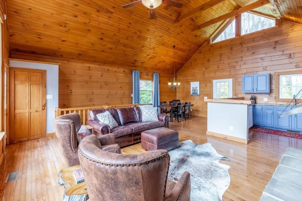 Bear Print Mountain Lodge House in Tennessee