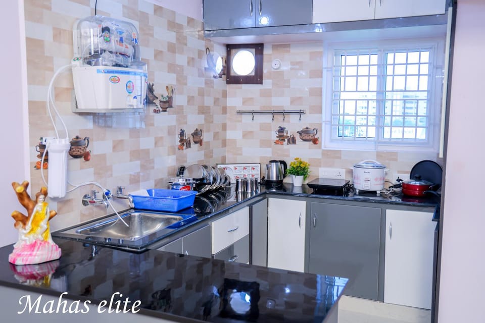 Kitchen or kitchenette, kitchen