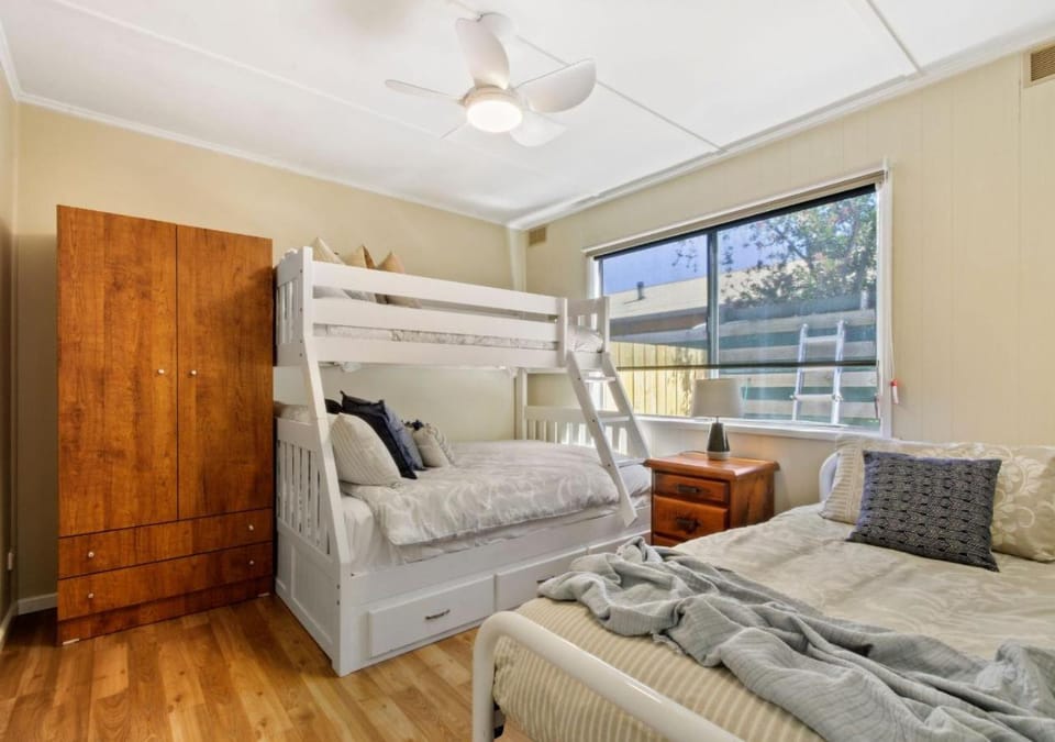Bed, Bedroom, bunk bed