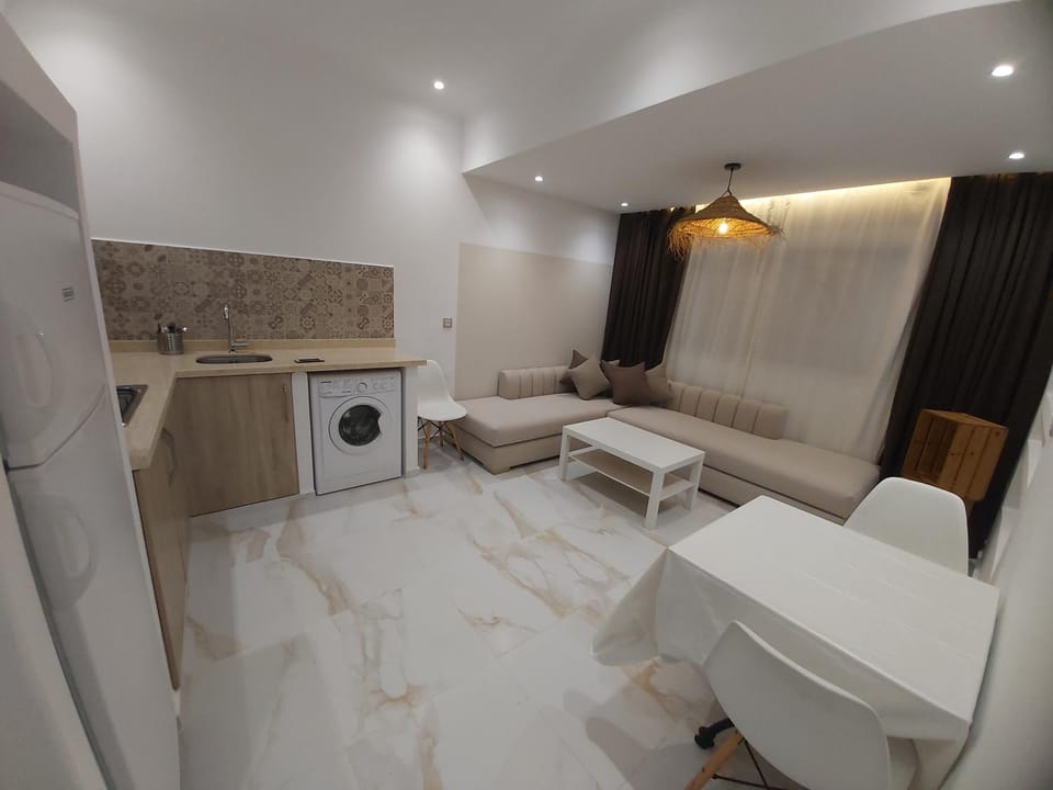 Kitchen or kitchenette, Living room, Dining area