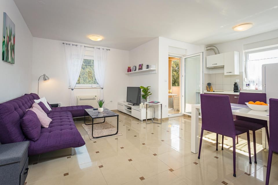 Living room, Dining area, kitchen