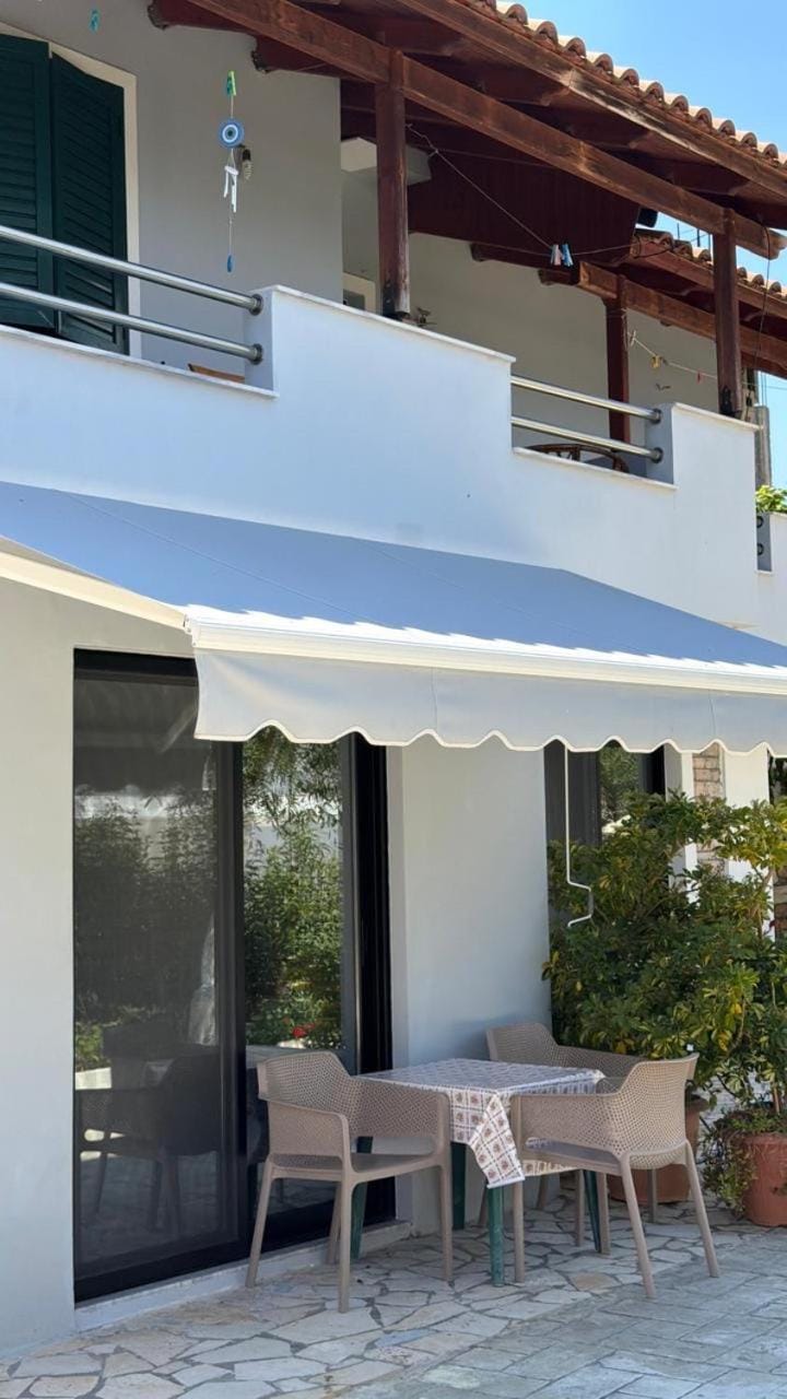 Petrefi Apartments Bed and Breakfast in Ksamil