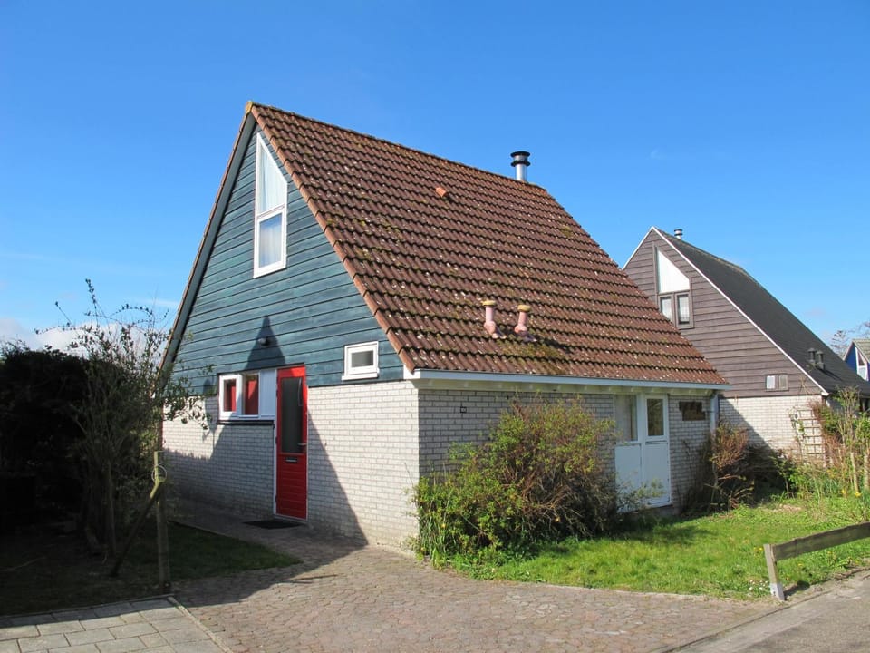 Ferienhaus HET GANZELAND by FeWo-PLAN OOST100 direkt am LAUWERSMEER gelegen House in Anjum