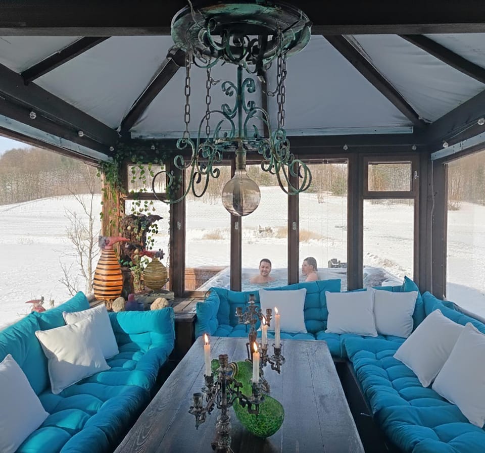 BBQ facilities, Hot Tub, Seating area