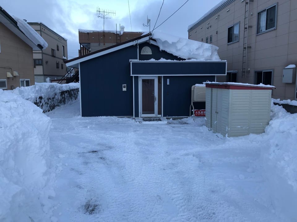 Blue house Apartment in Furano