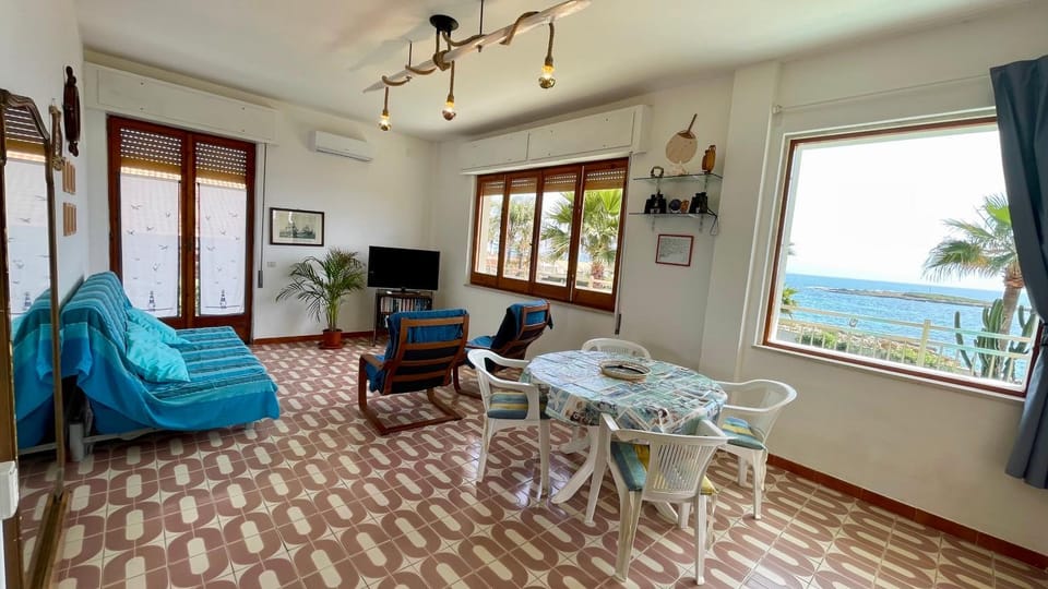 Living room, Dining area, Sea view
