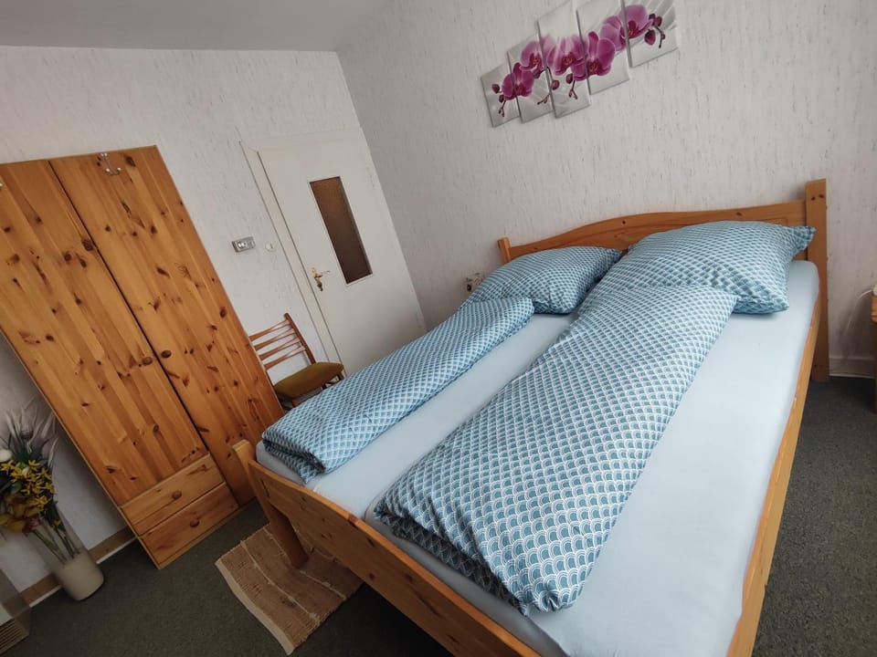 Bed, Photo of the whole room, Bedroom, wardrobe
