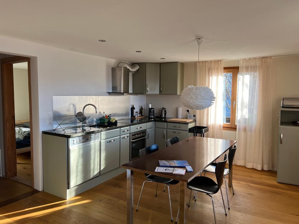 Coffee/tea facilities, Dining area, pet friendly, stove, kitchen