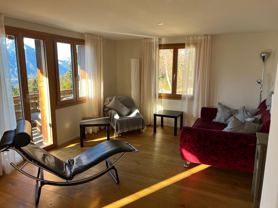 Living room, Photo of the whole room