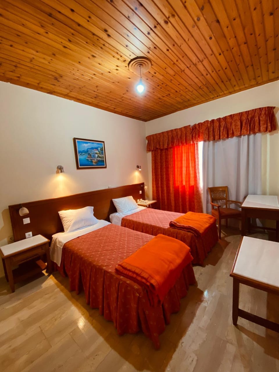 Bed, Photo of the whole room, Bedroom