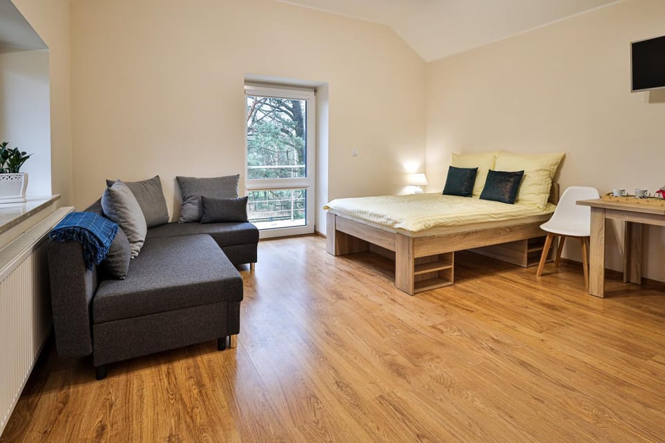 Bed, Seating area