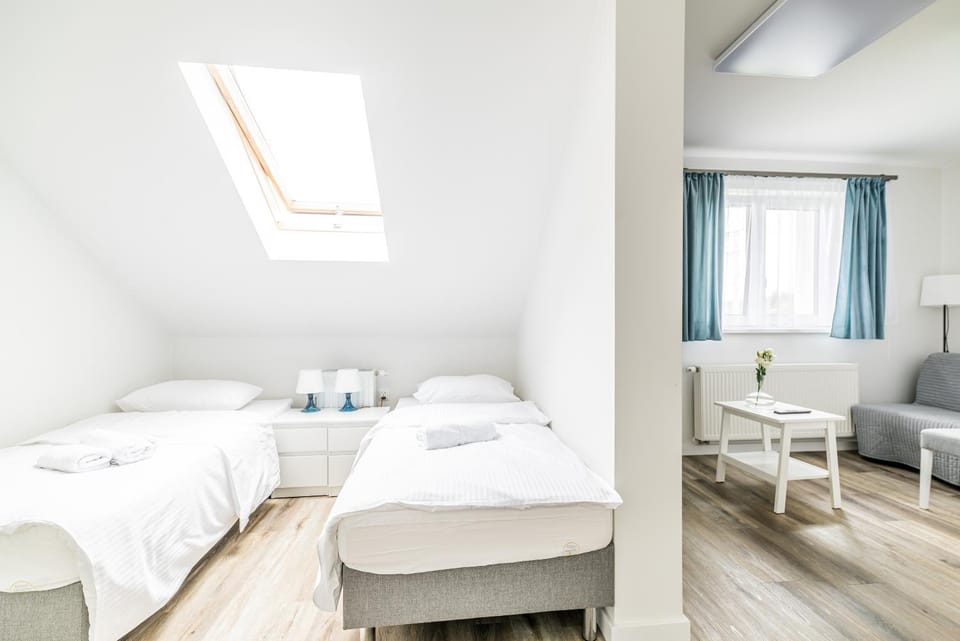 Bed, Photo of the whole room, Seating area, Bedroom, towels