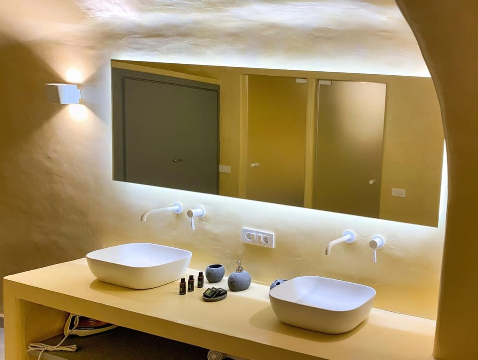 M Residence Santorini Johnnie Cave House in Thera