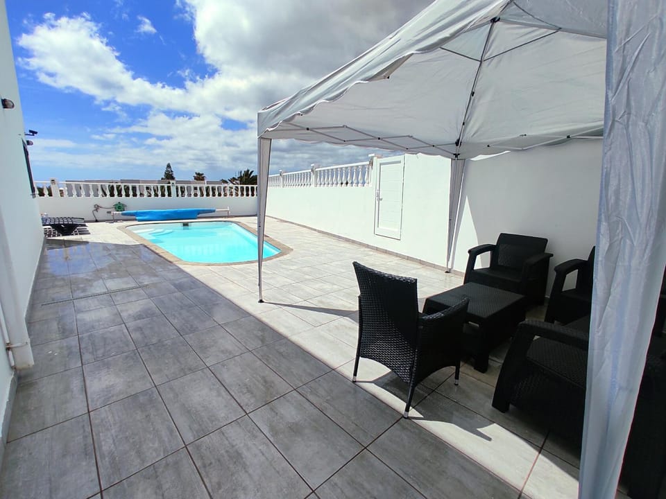 Love gara, duplex pareado piscina privada by flamingo house House in Costa Teguise