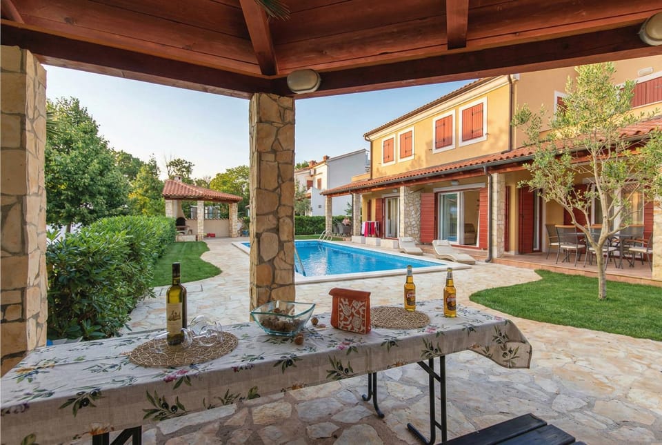Patio, BBQ facilities