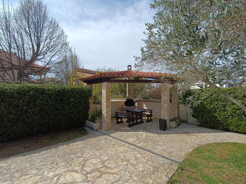 Patio, BBQ facilities, Garden