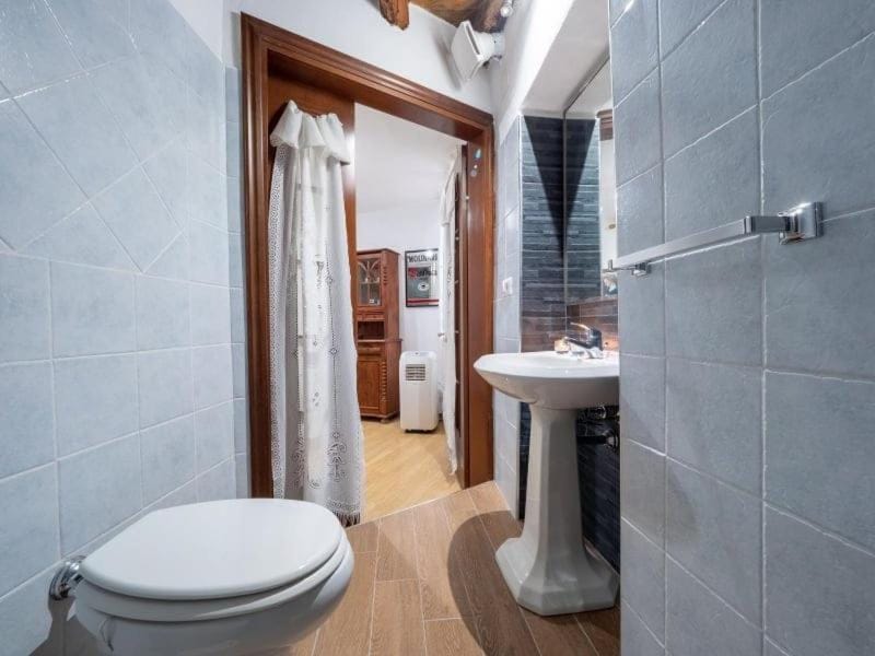 Shower, Toilet, Bathroom, bidet, towels