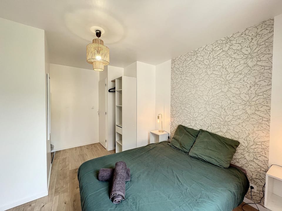 Bed, Photo of the whole room