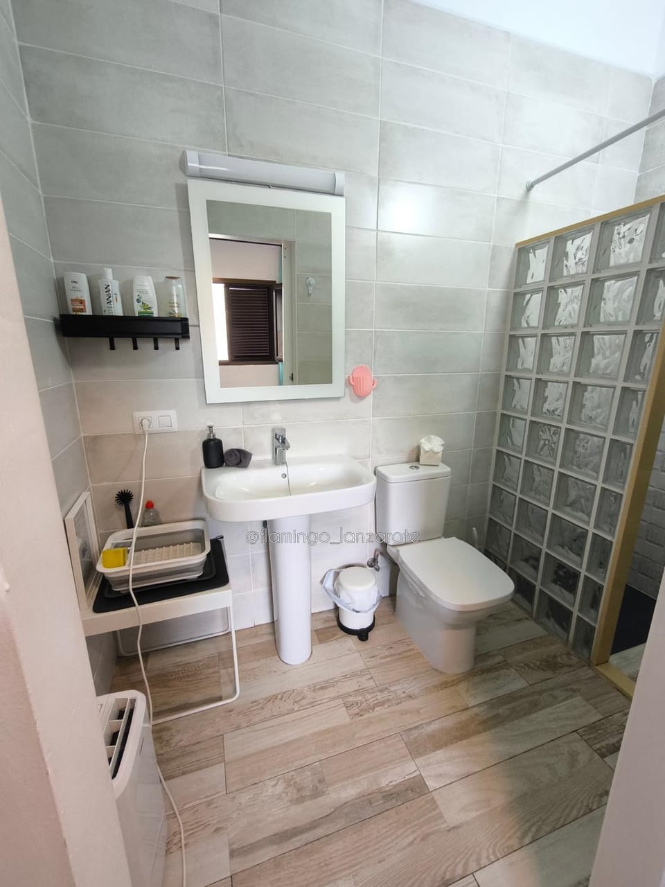 Habitación cactus, entrada privada y baño privado en suite by flamingo house, no fumadores Apartment in Arrecife