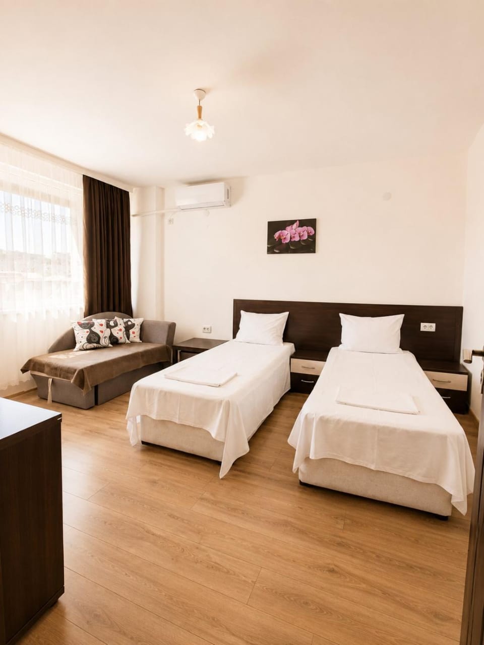 Bed, TV and multimedia, Photo of the whole room, Seating area, towels