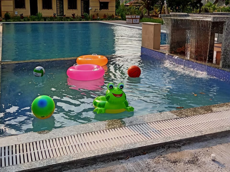 Swimming pool, children