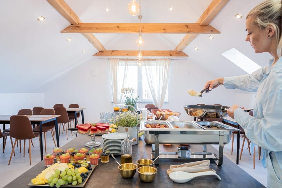 People, Food and drinks, Food, Breakfast, Buffet breakfast