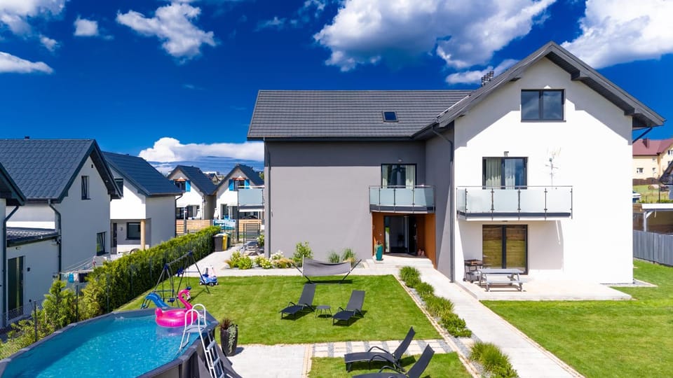 Property building, Day, Garden, Garden view, Pool view, Swimming pool, sunbed