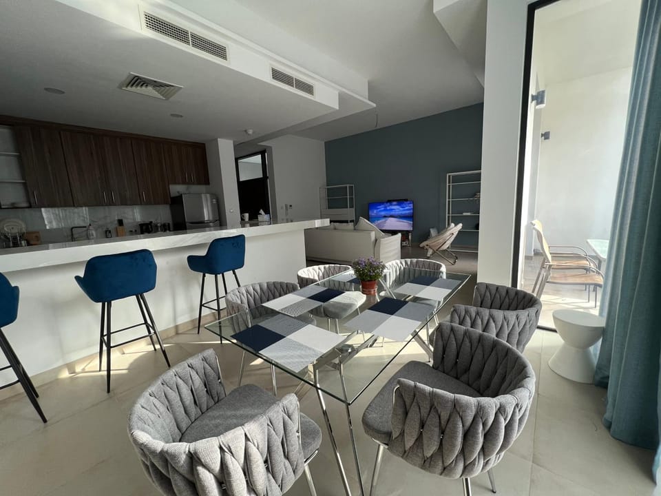 Dining area, kitchen