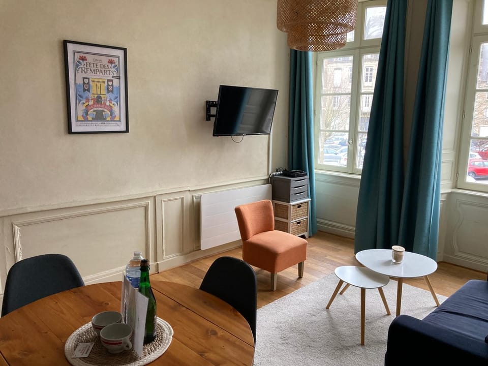 L'Aparthé Dinan - Vue sur la place du marché Apartment in Brittany