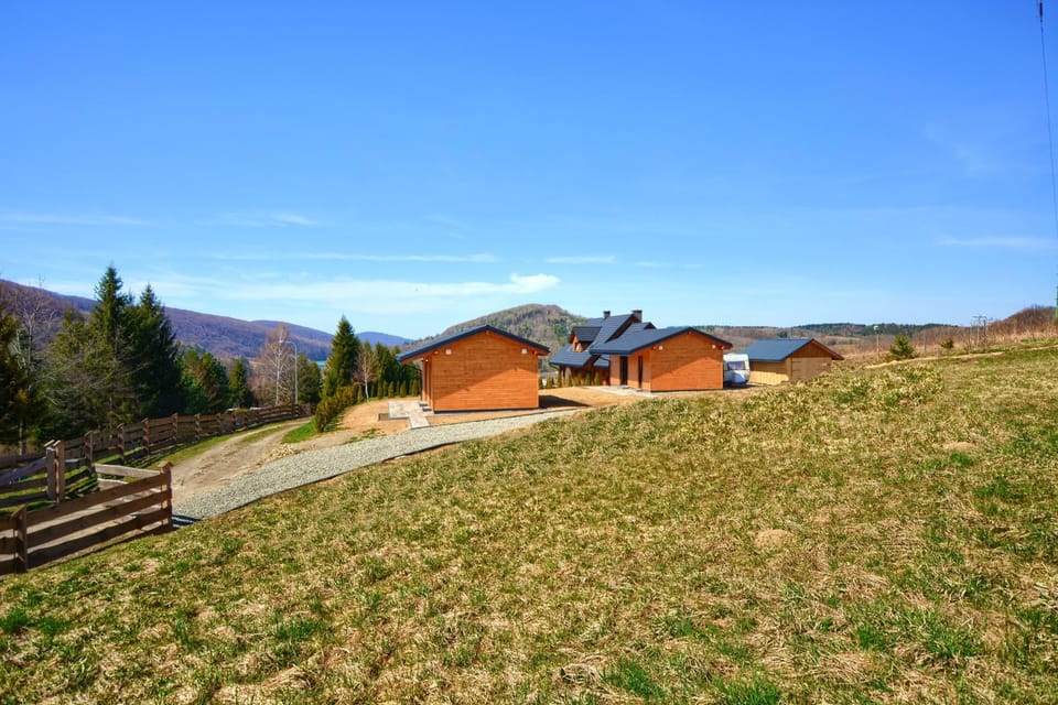 Property building, Neighbourhood, Natural landscape, Garden, Hiking