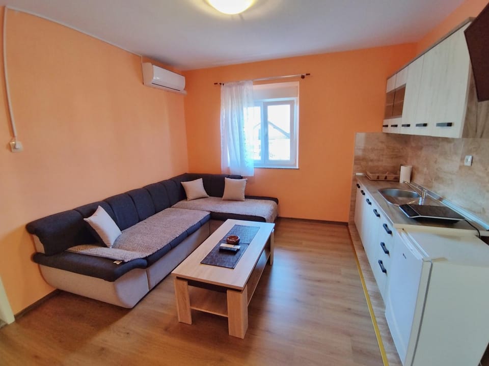 Kitchen or kitchenette, Living room, Seating area, minibar