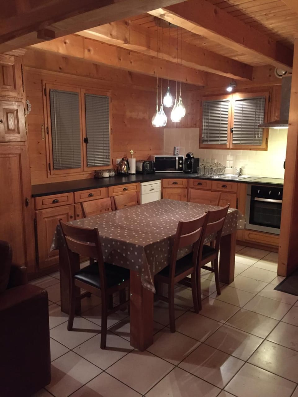 Kitchen or kitchenette, Dining area