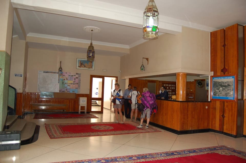 Staff, Lobby or reception, group of guests