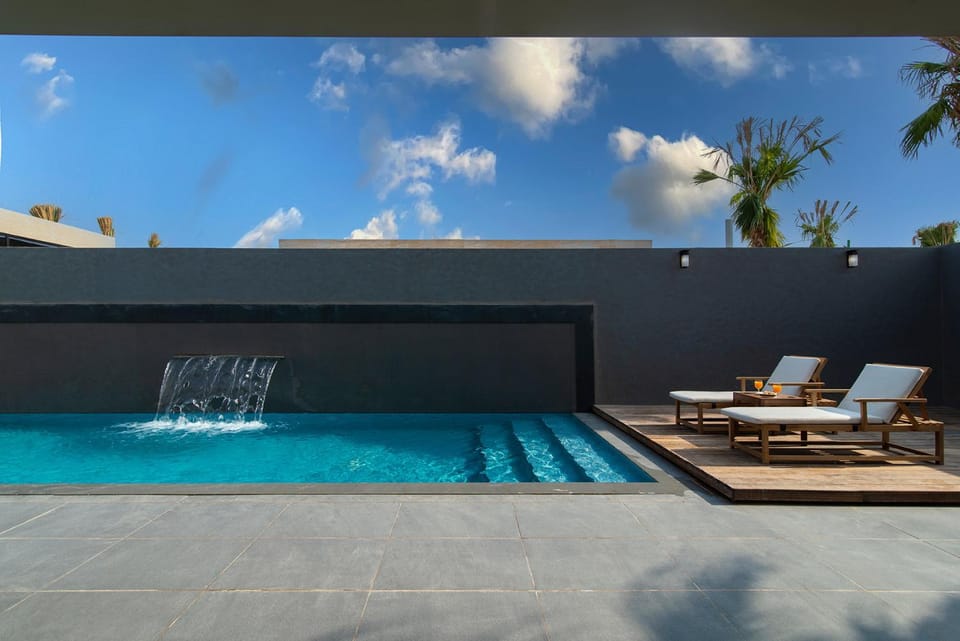 Swimming pool, Swimming pool