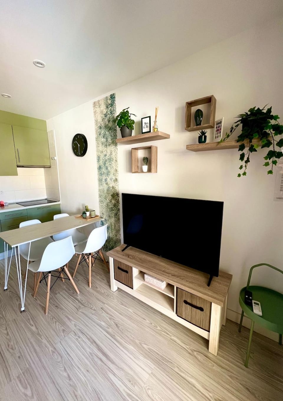 TV and multimedia, Kitchen or kitchenette, Seating area, Dining area