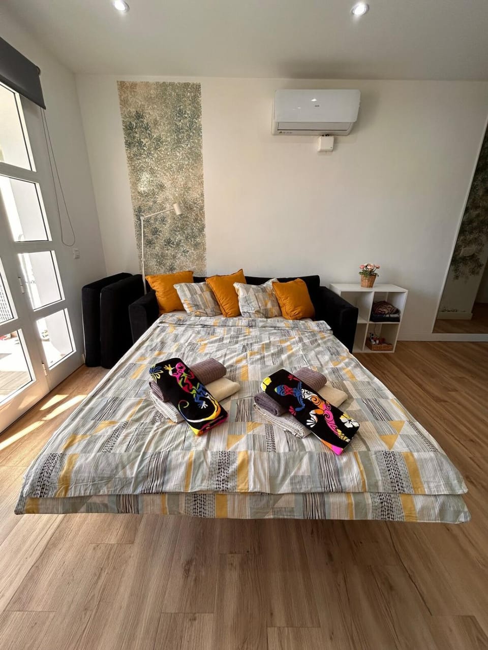 Living room, towels