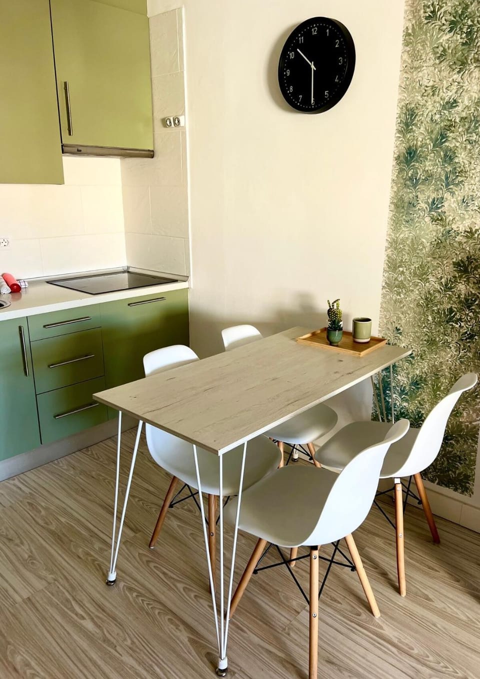 Kitchen or kitchenette, Seating area